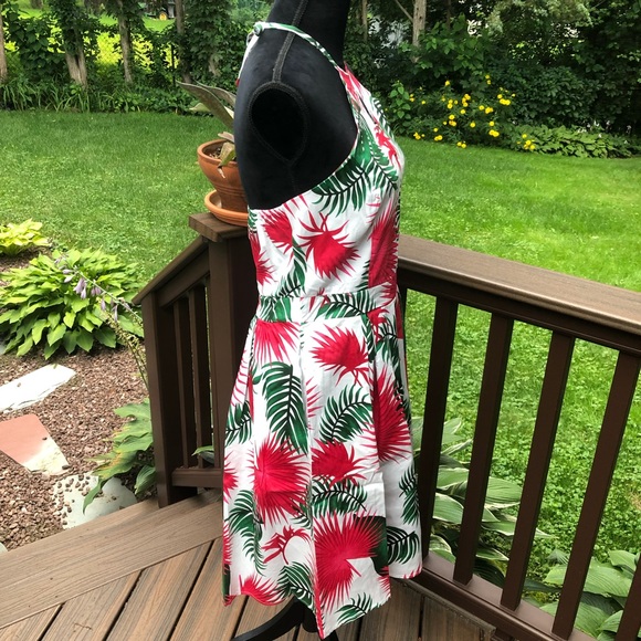 ❤️🌴Palm Keyhole Halter Dress🌴❤️ - Picture 7 of 14